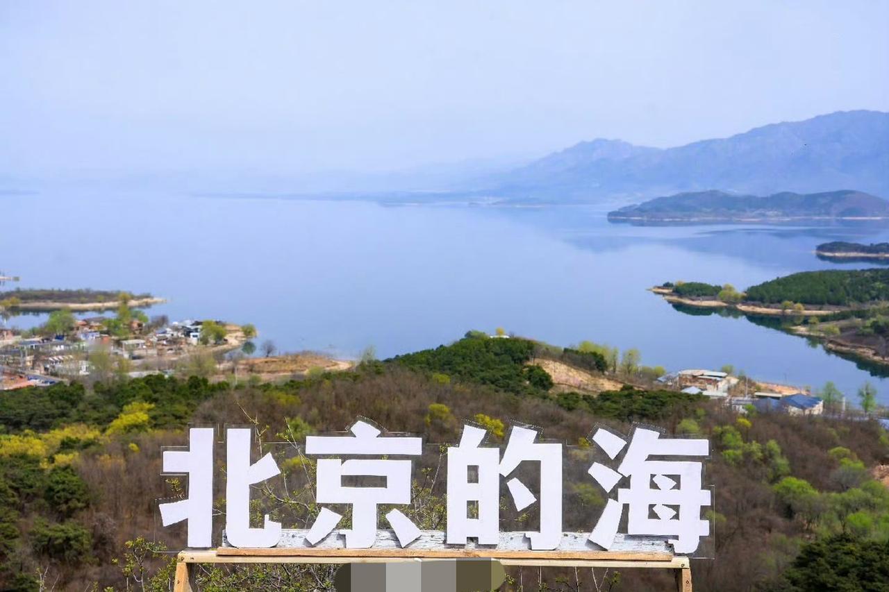 北京的房价相对深圳、香港，以及国际一线，低太多了。长期必然看涨。房价涨跌有个节