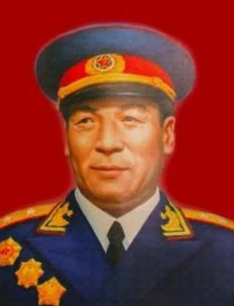 1955年，原定四野名将聂鹤亭只授中将军衔，可是他不服气，原因是：他是粟裕的老上