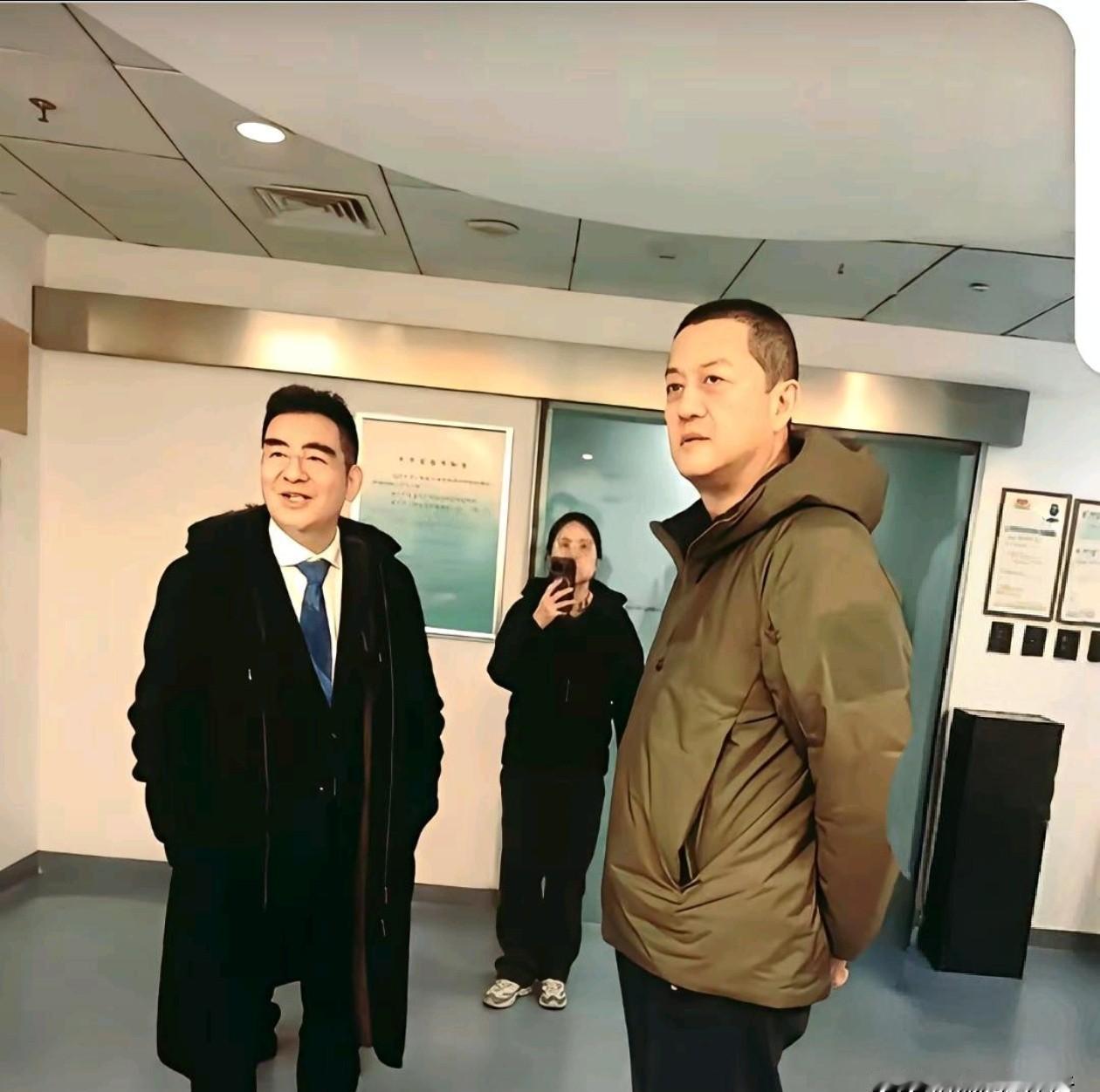 卧槽，李亚鹏这老小子！不是演戏，是演人！那年头，多少人看他像个笑话，财务黑洞