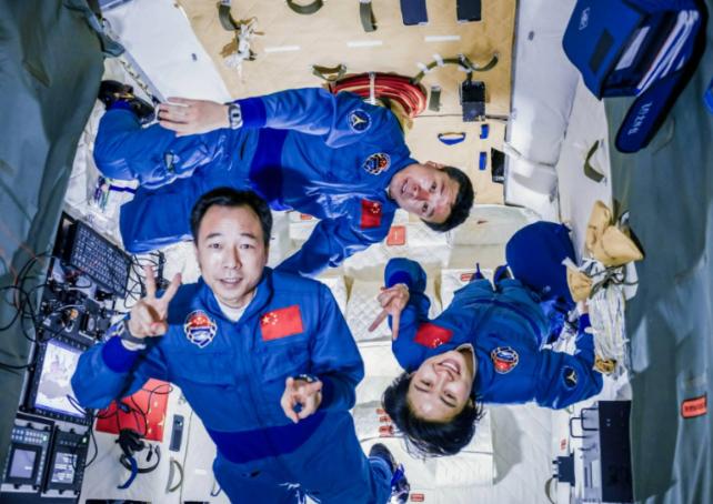 为什么大家都不提中国空间站了？没脸提，跟国际空间站差距太大。国际空间站确实是