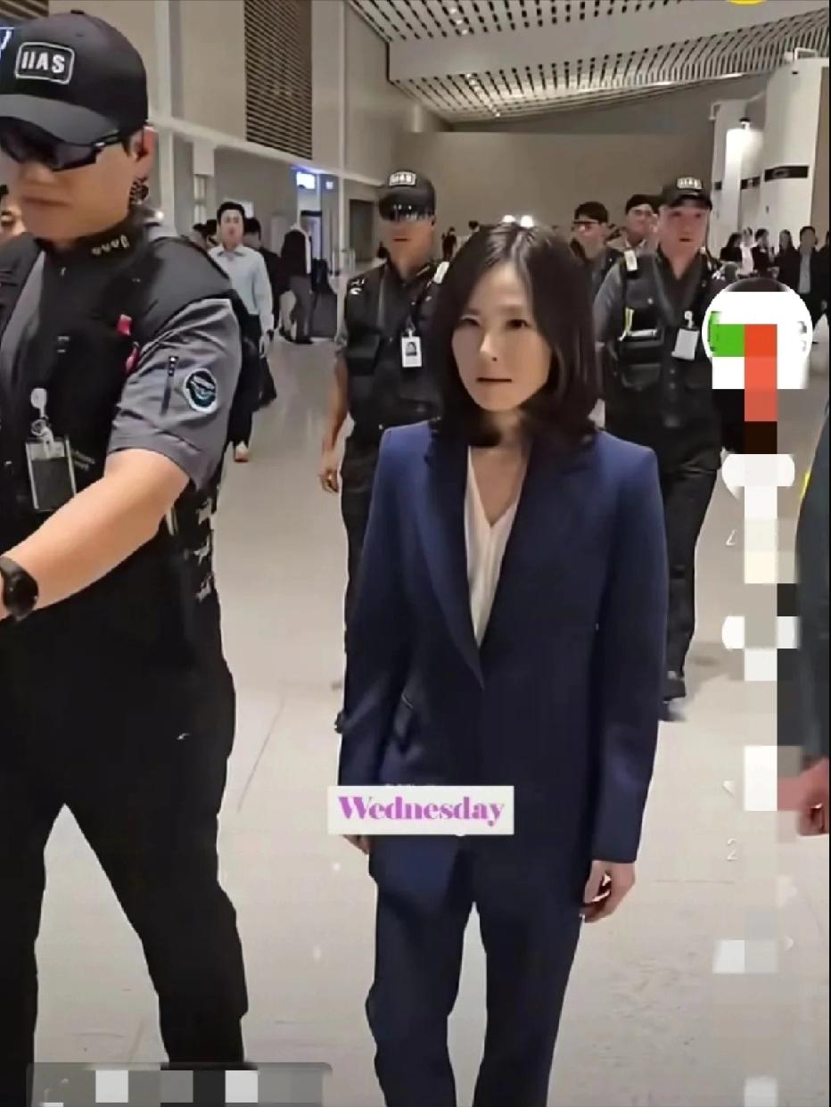 64名韩国人被救回国，全网泪奔，齐喊“大韩帝国”！——结果飞机一落地，手铐先戴上