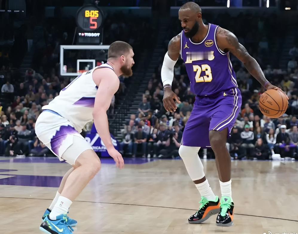 最近4场场均25分，詹姆斯今年的全明星首发又稳了！詹姆斯刚刚经历了最困难的一