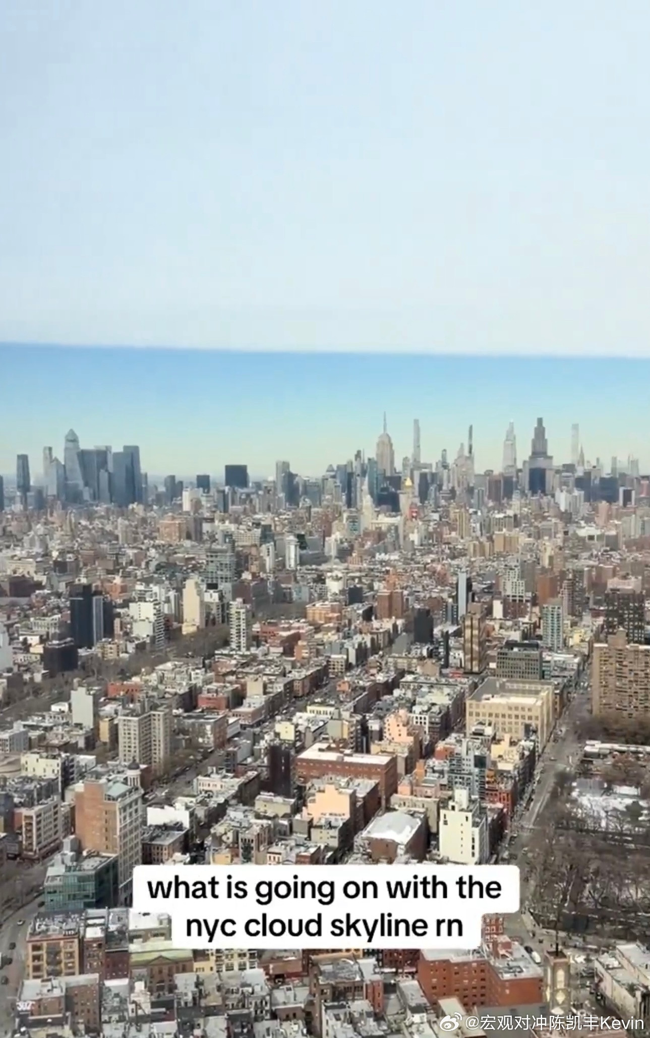 🚨纽约上空的天空刚刚发生了一件不寻常的事——而且这绝对不是自然现象！这不是正