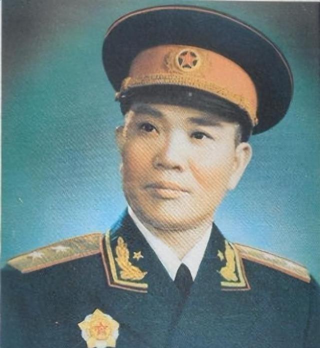 1955年，大授衔前，毛泽东主席审阅拟选名单时，在少将名单中看到了韩伟的名字，不