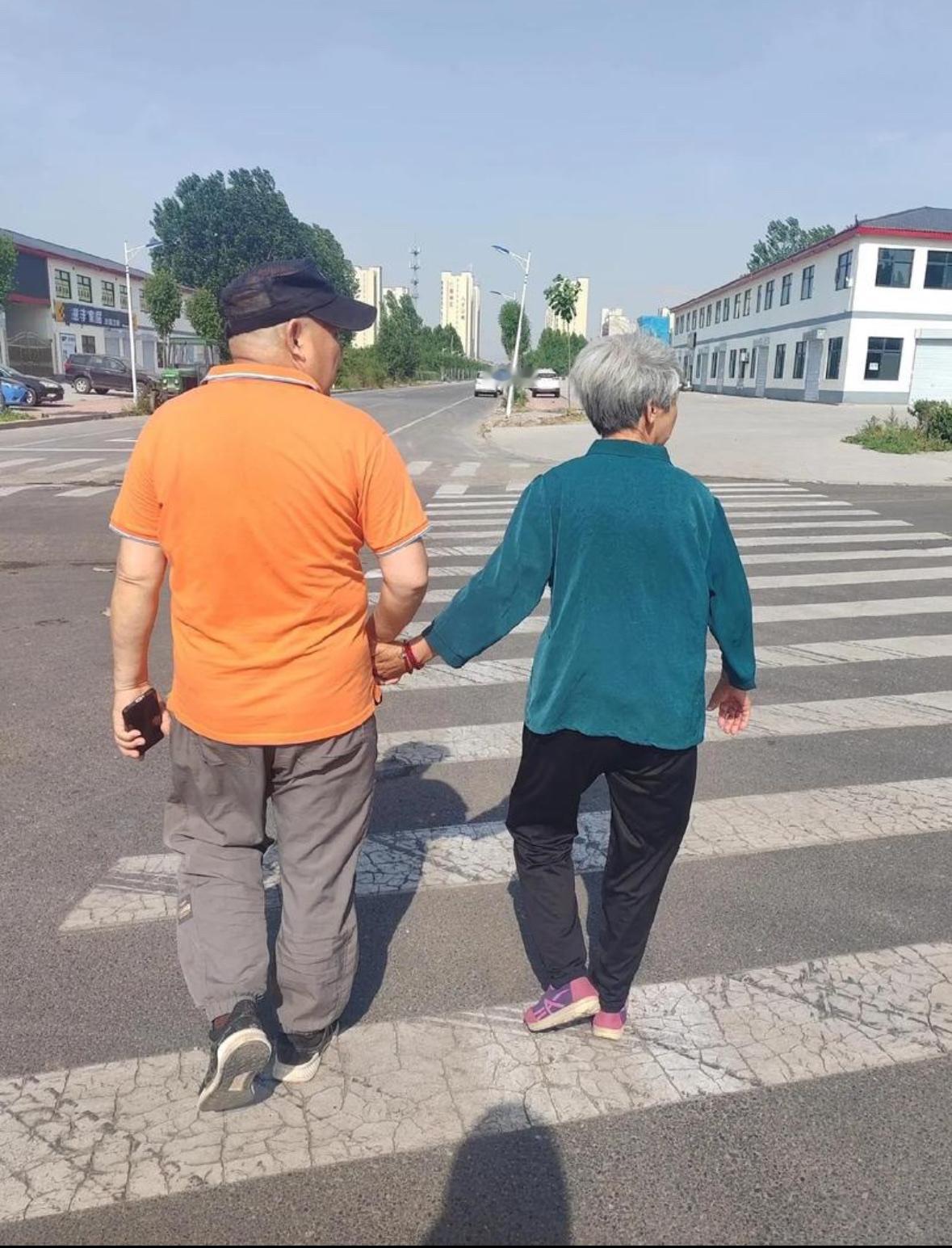 现在初一的孩子都发育这么好了吗？早上看到一个妈妈送初一的学生过马路，那孩子长