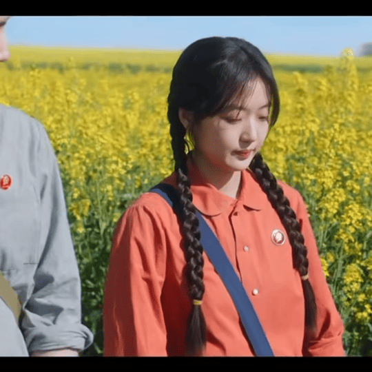 纯真年代的爱情我的评分：纯真年代先婚后爱今天又被方穆扬和费霓甜到了！油菜花田