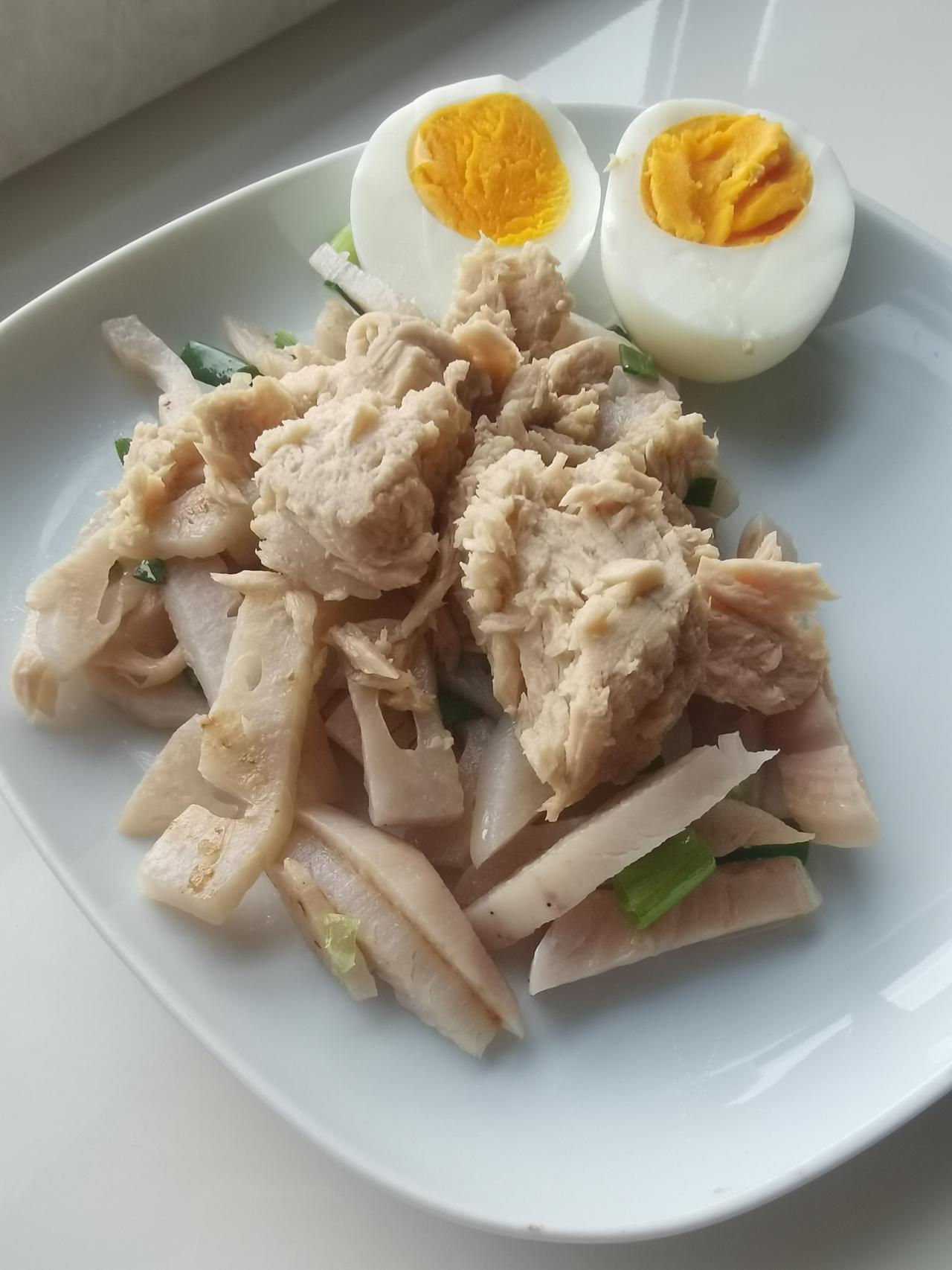 早餐第五天打卡✨今天吃的是自己冷冻的莲藕。早上从冰箱拿出来，放平底锅里慢