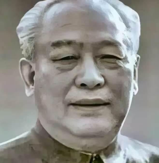 1983年，时任总政主任余秋里回乡探亲，弟弟却不愿相见。村长亲自去请也不行，余财