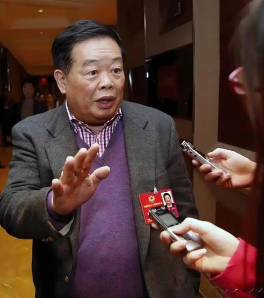 2015年，曹德旺拿出100万给一个小女孩换肾，可谁知，小女孩治愈后，却给曹德旺