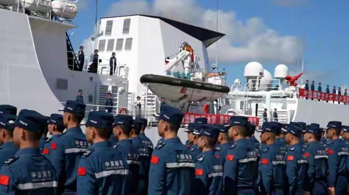 国防部严厉警告菲方拖走破舰，不然我们自己动手！8月14日下午，国防部新闻发言