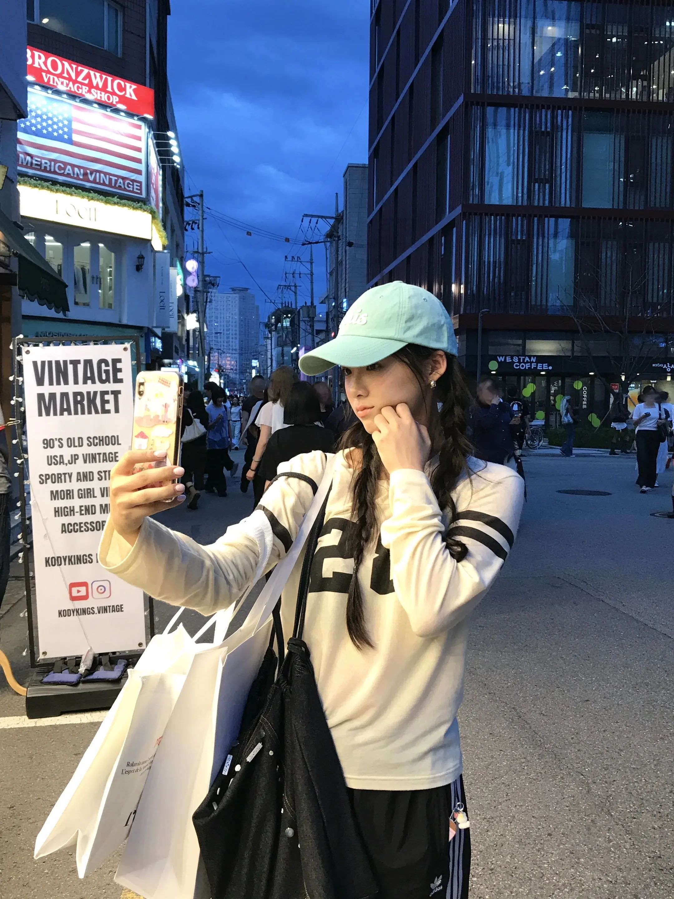 把我妈培养成ins感摄影师。