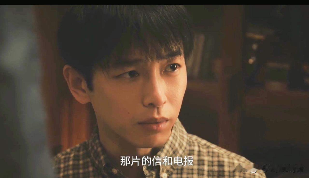 电视剧《交锋》最新剧情中，何春晓（彭昱畅饰演）怎么都没想到，不仅队友锦兰（周依然