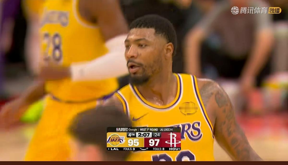 火箭0：3湖人，本来以为挑了个软柿子，没想到自己更软。此时火箭球迷的心情那