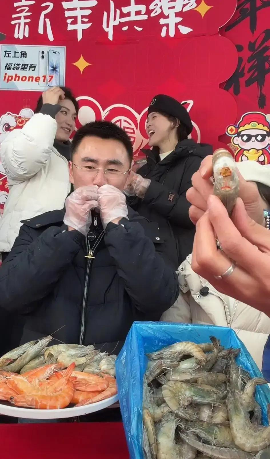 宁夏牧飒最新直播把咸咸拉到前排，跟亲戚九儿肩并肩。连续四天，毛巾洗衣液全让他