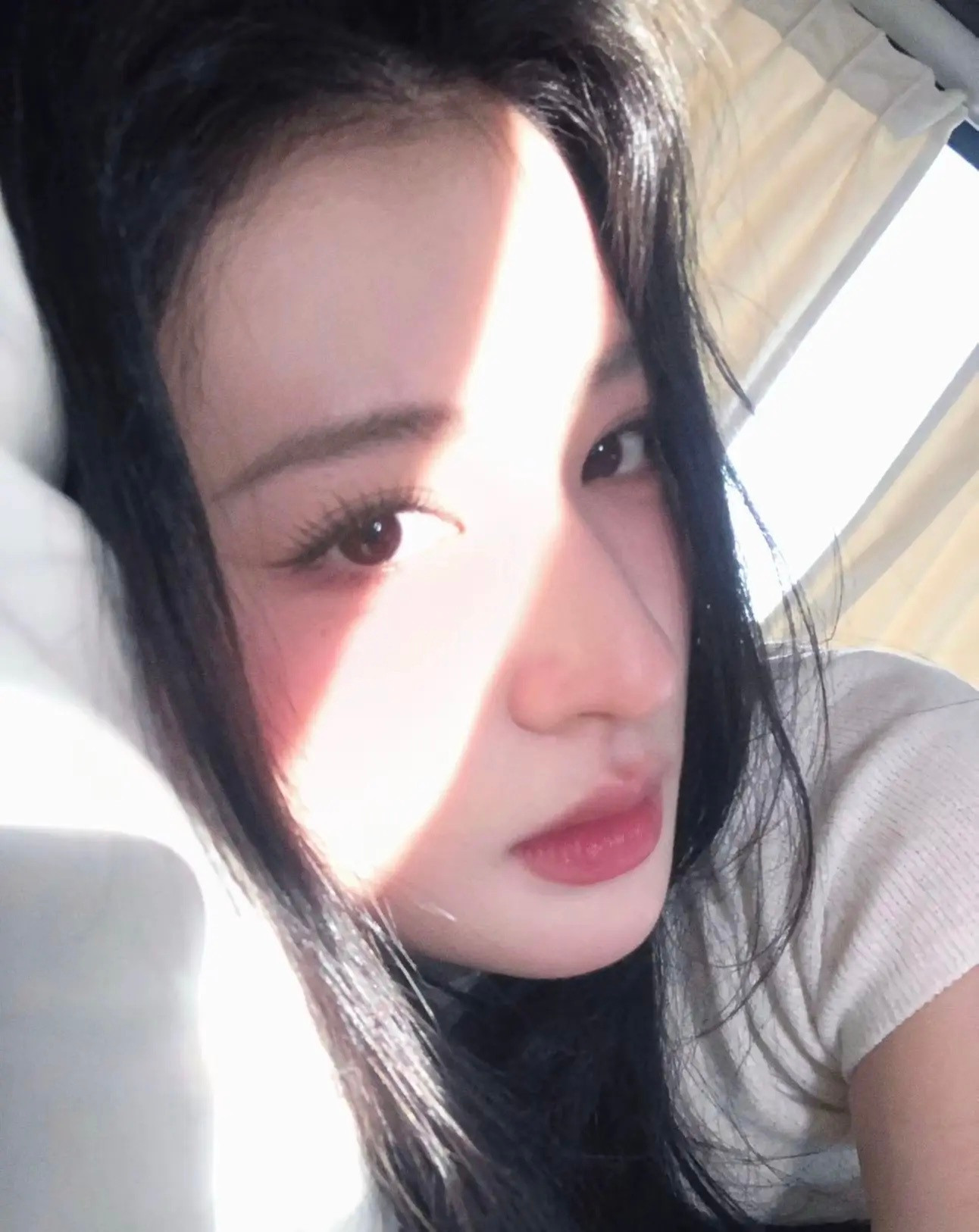 我滴妈我要被美疯了上天入地再也找不到王楚然这么美的女孩子了….