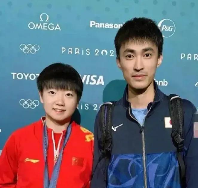 你们知道吗？孙颖莎并不是平野美宇的朋友，而是她的师叔！平野曾经的恩师叫中泽锐，