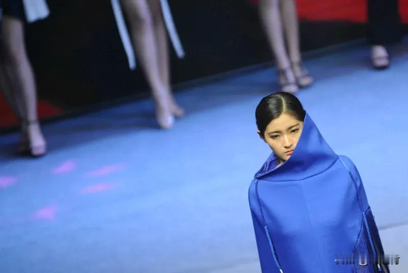 组委会回应模特冠军颜值争议：颁错了组委会回应模特冠军颜值争议：颁错奖11月1