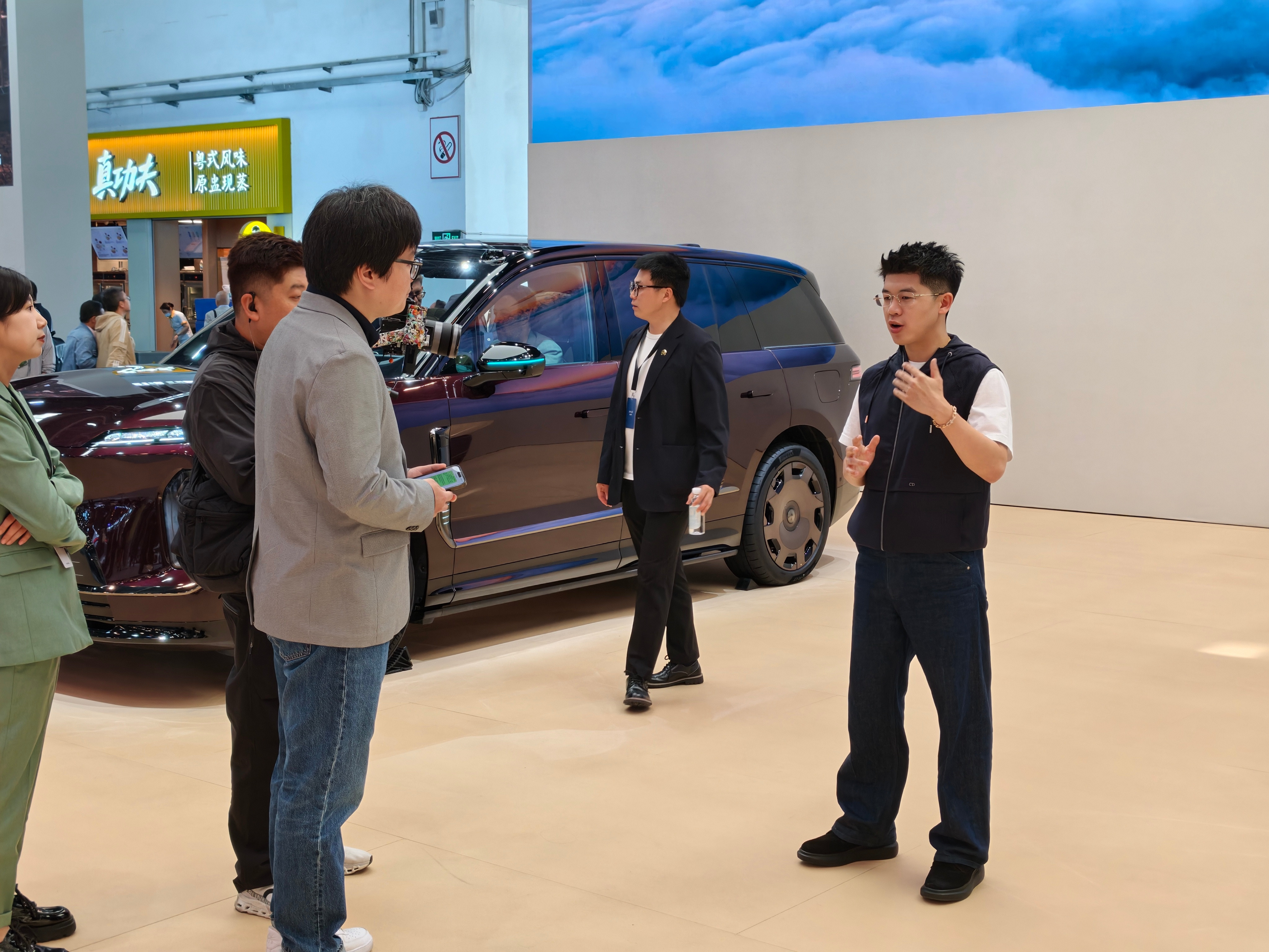 蔚来北京车展的主角，还得是ES9，这次来了两台车，专属区域预约制拍摄，个人最喜