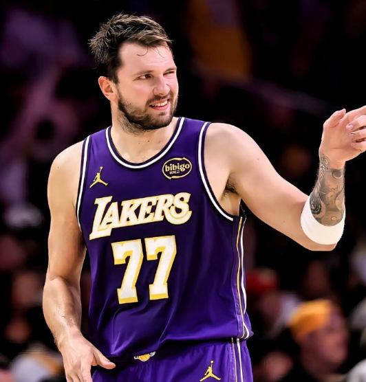 湖人队的王牌要回归啦！他们的归来，再次点燃了球迷们的希望，让湖人队在打进西决的