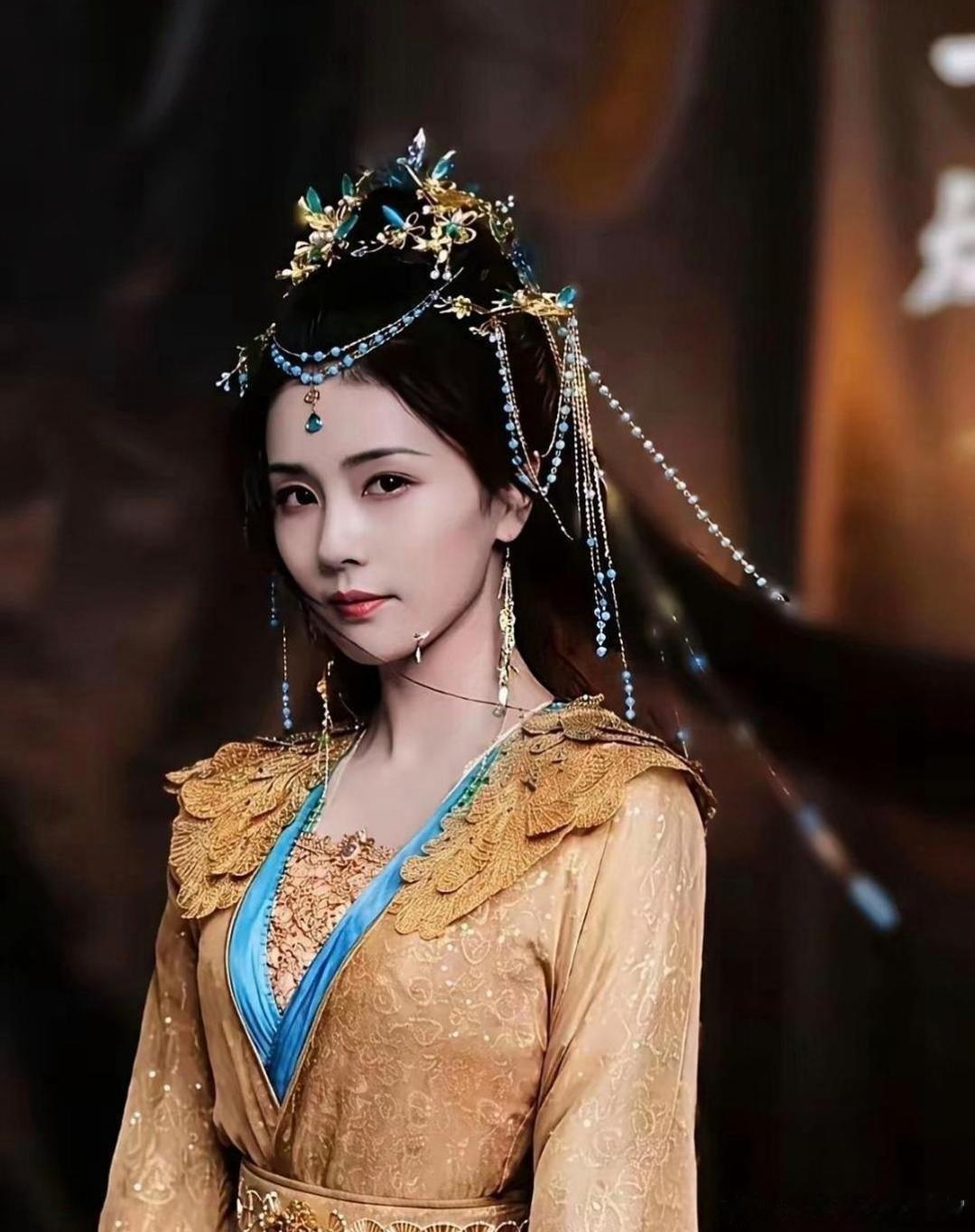 这套戏服，短国各大短剧都快穿烂了吧。感觉已经成了短剧通用款。