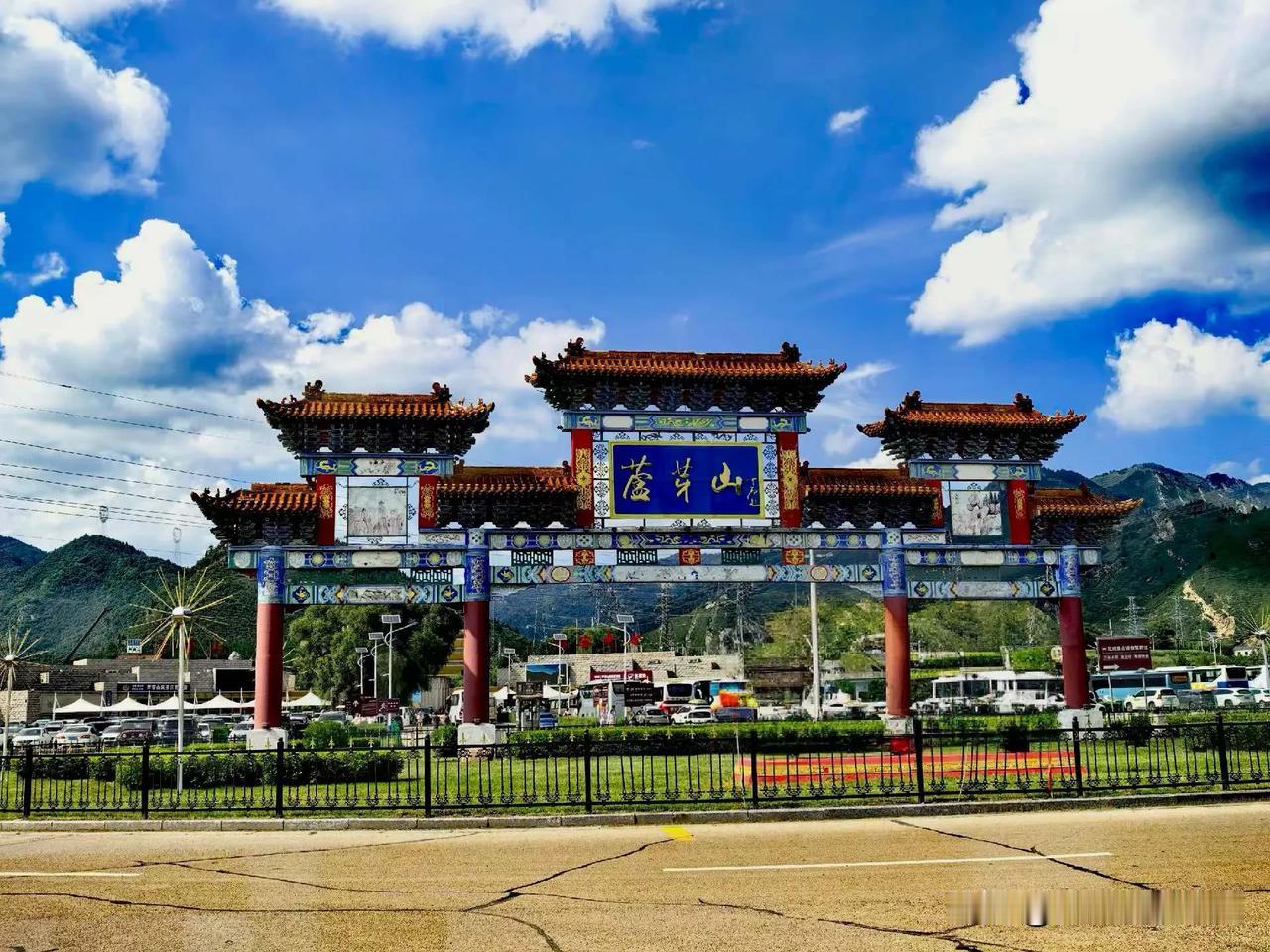能否分享一下你拍摄的天空这是我的朋友（永红）昨天从芦芽山风景区发来的天空美照，看