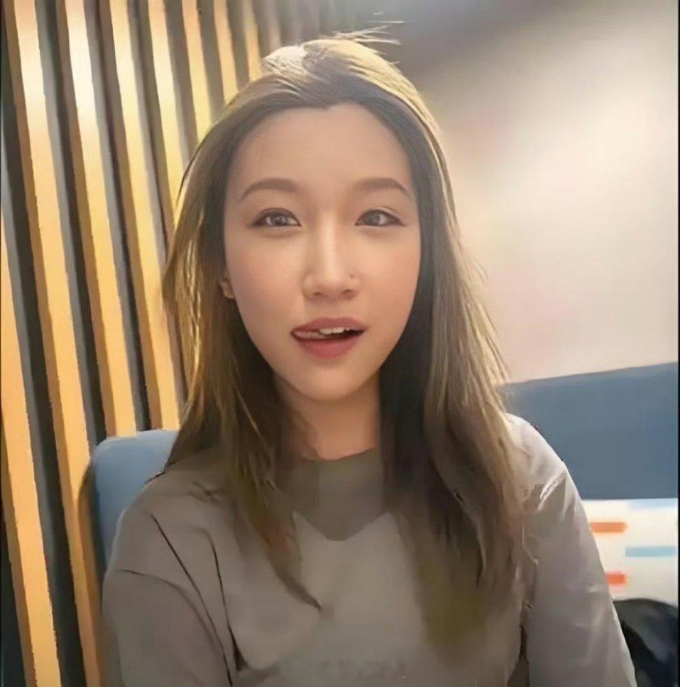 我觉得开除这个事，不光不严，而且还留面子了。她就是背着她男朋友找个狗都比找乌克兰