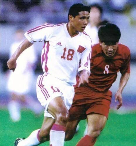 张效瑞：我小时候踢的是中锋，那时候和同龄孩子比，我的个头算大的，后来进了天津市体