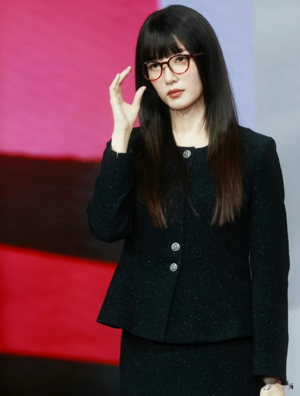 这个世界我最想不通的人，就是江疏影！她39岁了不好好走御姐路线，居