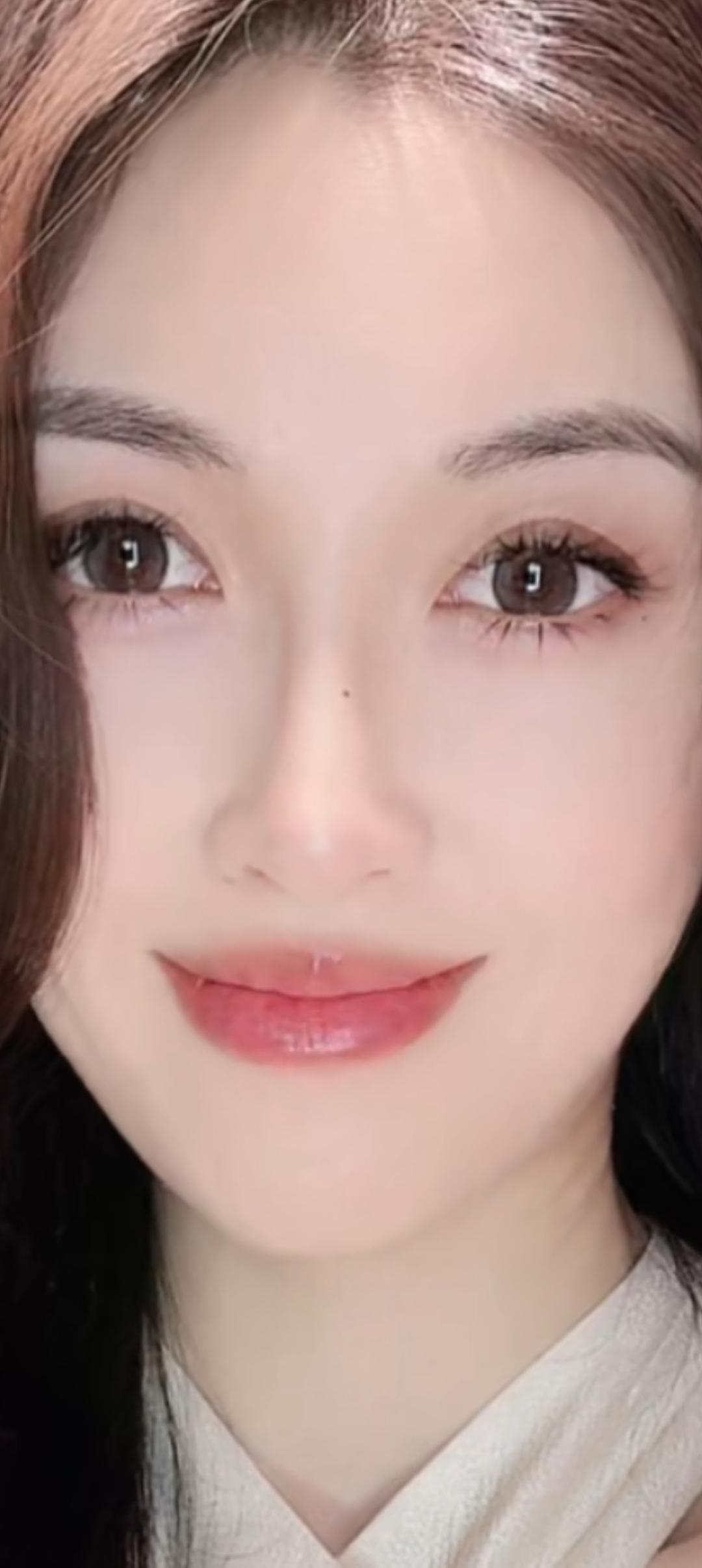 温柔甜美的微笑，元气满满的一天！😊✨