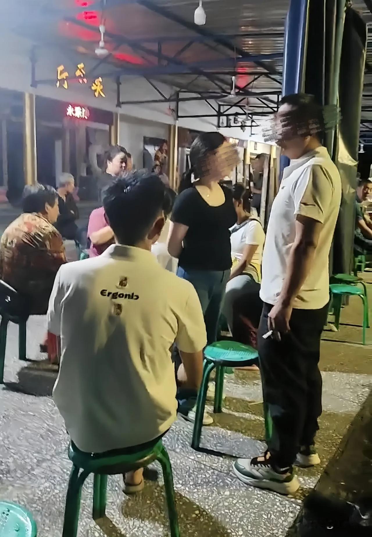 因拒绝陌生人3个无理要求，重庆32岁男子凌晨遇害！凶手廖某19岁，从广西骑电