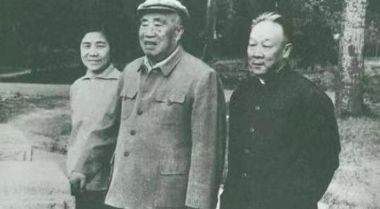 1974年6月20日，康克清踌躇地对朱德说：“咱们的儿子，他走了！”朱德愣住了：