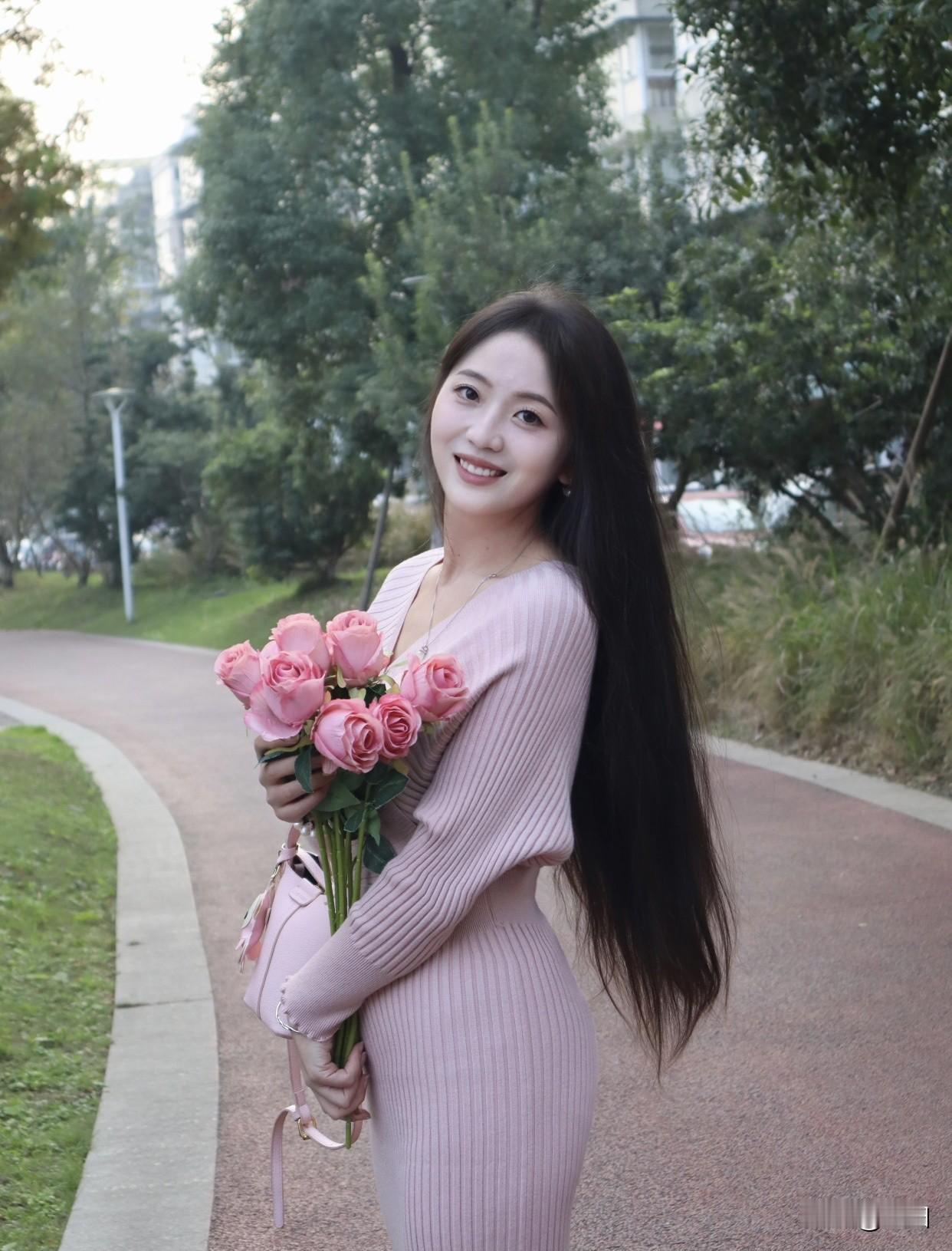 来分享下你眼中的倾城美人吧！笑容灿烂且真诚，能感染他人。