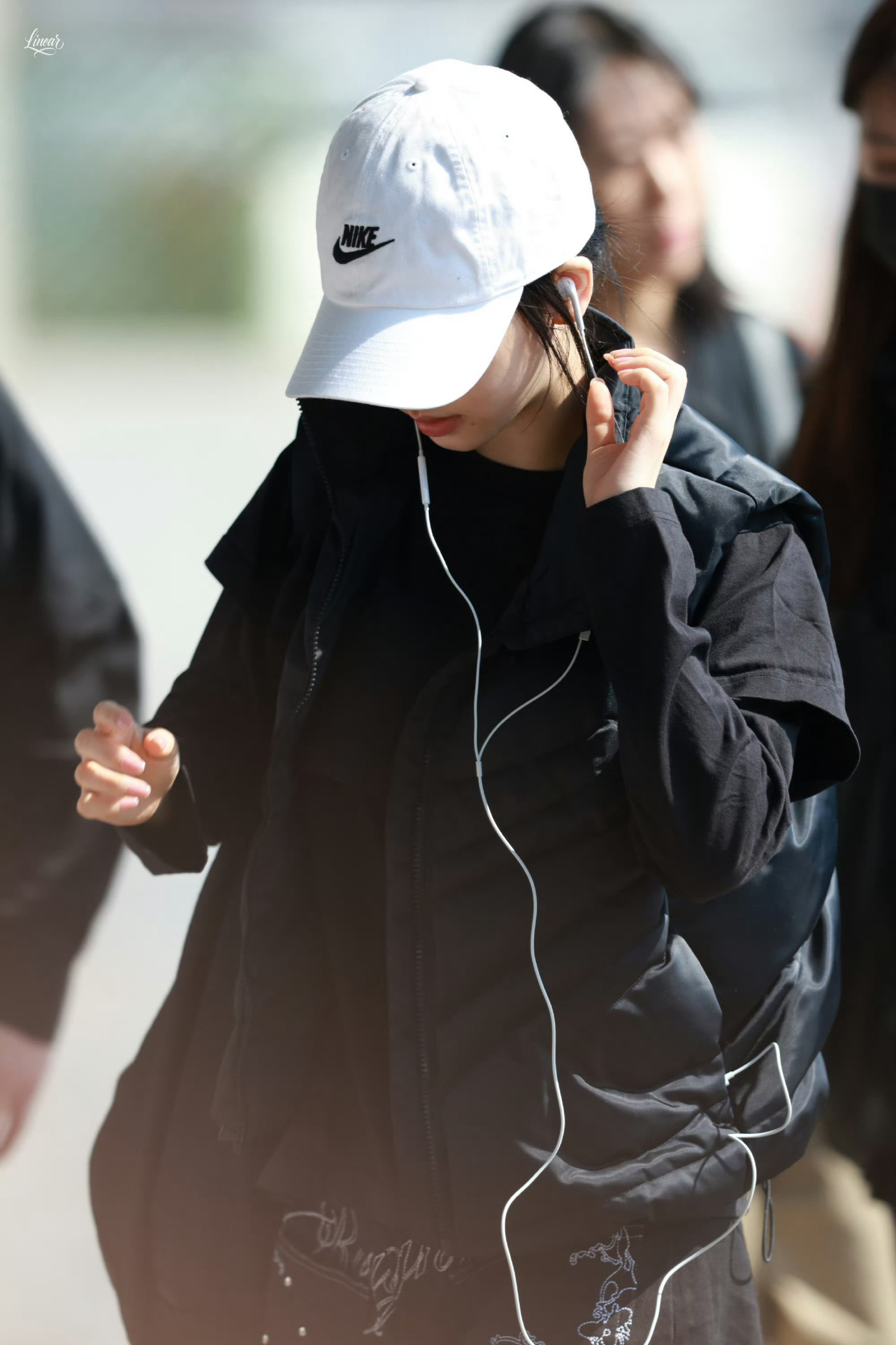 aespa出发上海签售aespa出发上海签售机场图：柳智敏金玟庭Gisel