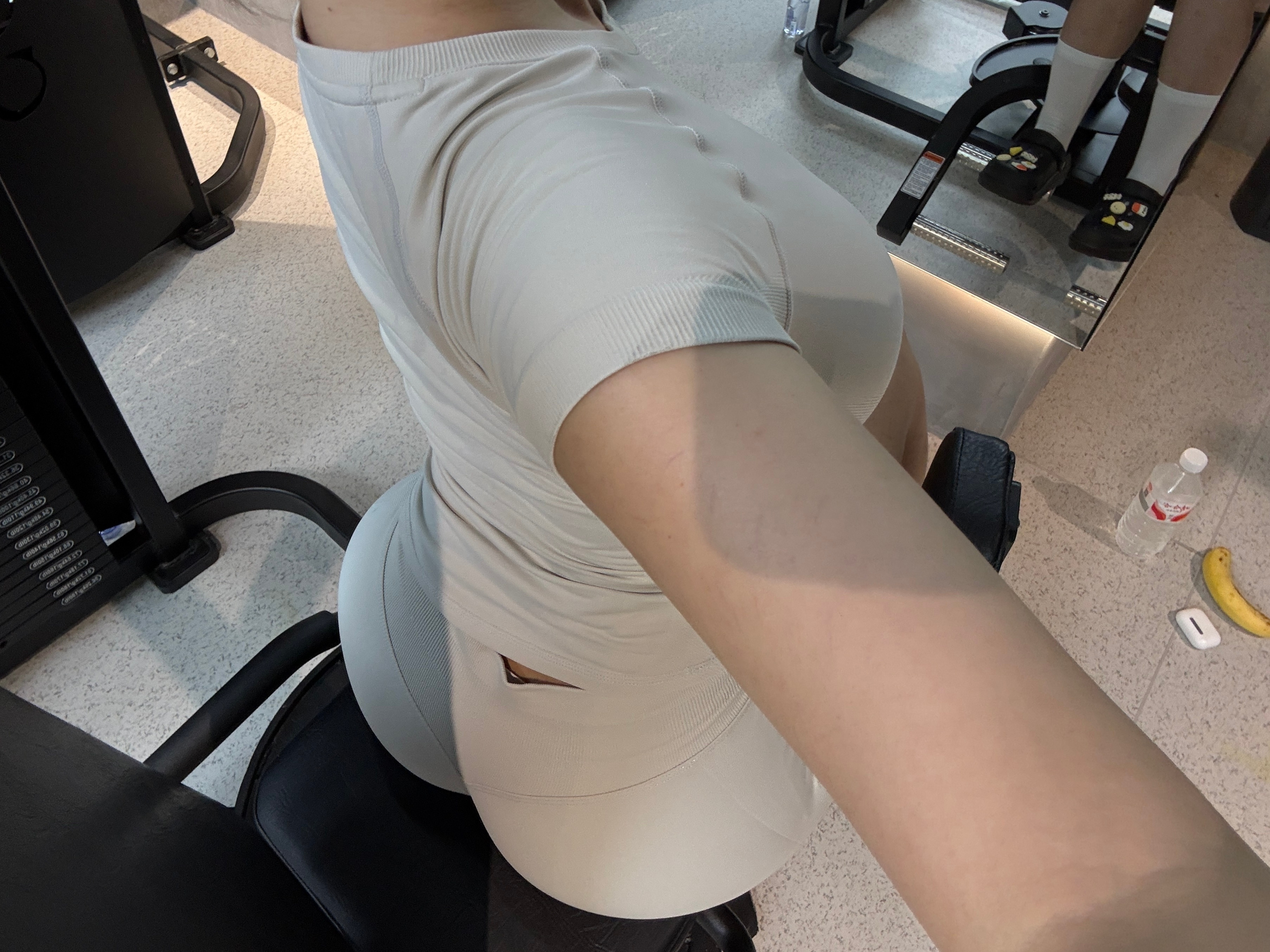 能不能在我去健身房的时候突然出现一个肌肉男莫名其妙的爱上我然后和我谈恋爱期