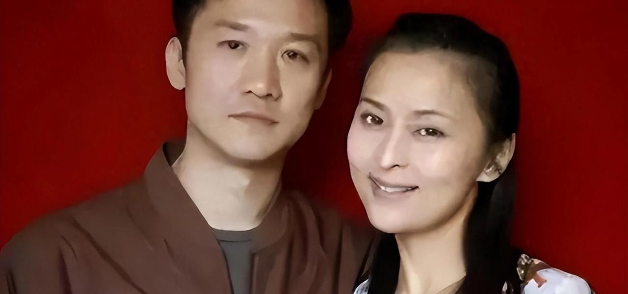 黄志忠当年和何音结束十三年婚姻时，大概怎么也不会想到，当初被他抛下的糟糠之妻，后