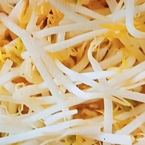 很多人觉得豆芽不起眼，甚至以为“豆芽是豆做的，容易升糖”，这其实是个误区。绿豆芽