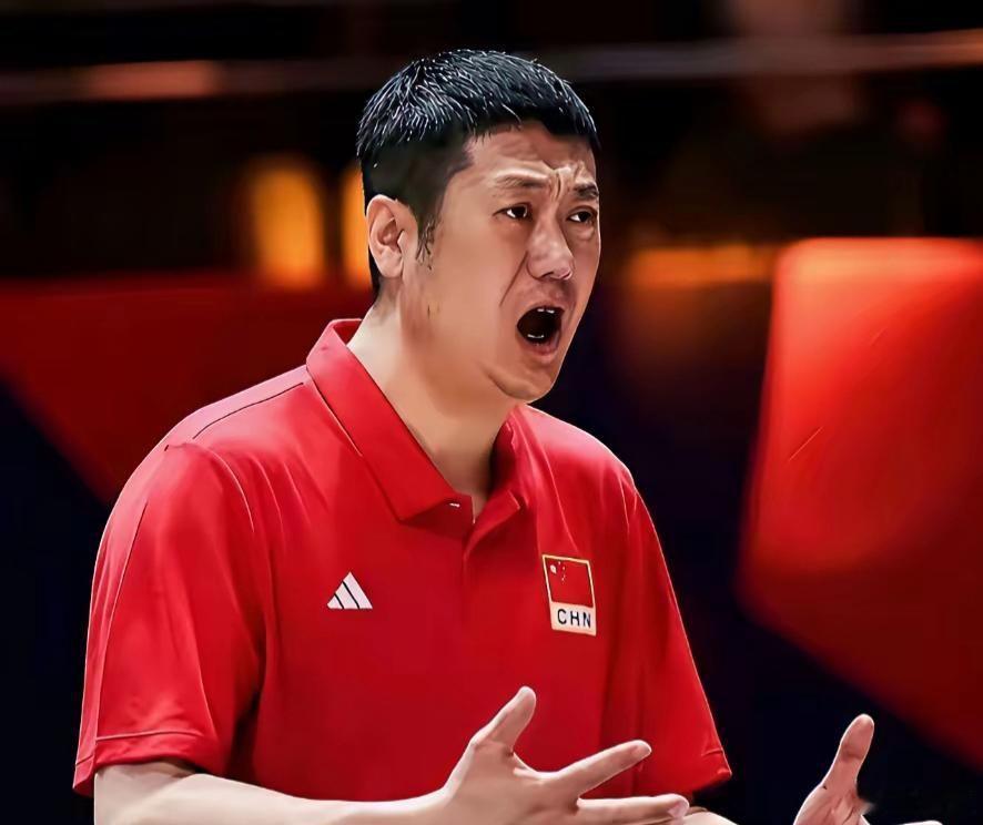 赵勇接过中国女排执掌权,众多人将他与郎平相比较,比其资历,比其威望,比那难