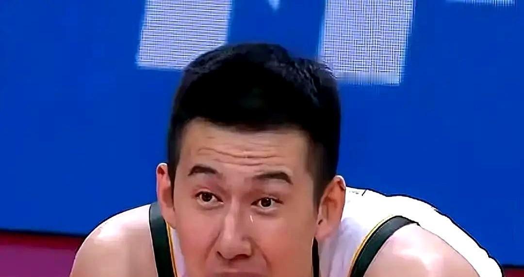 辽宁队给付豪的合同报价降了三成，浙江队却追着加了五十万，这份还有两个月到期的合同