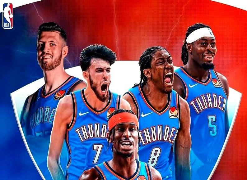 唐斯在纽约，简直是重生了。场均24.8分13.9篮板，直接当上篮板王，还入选