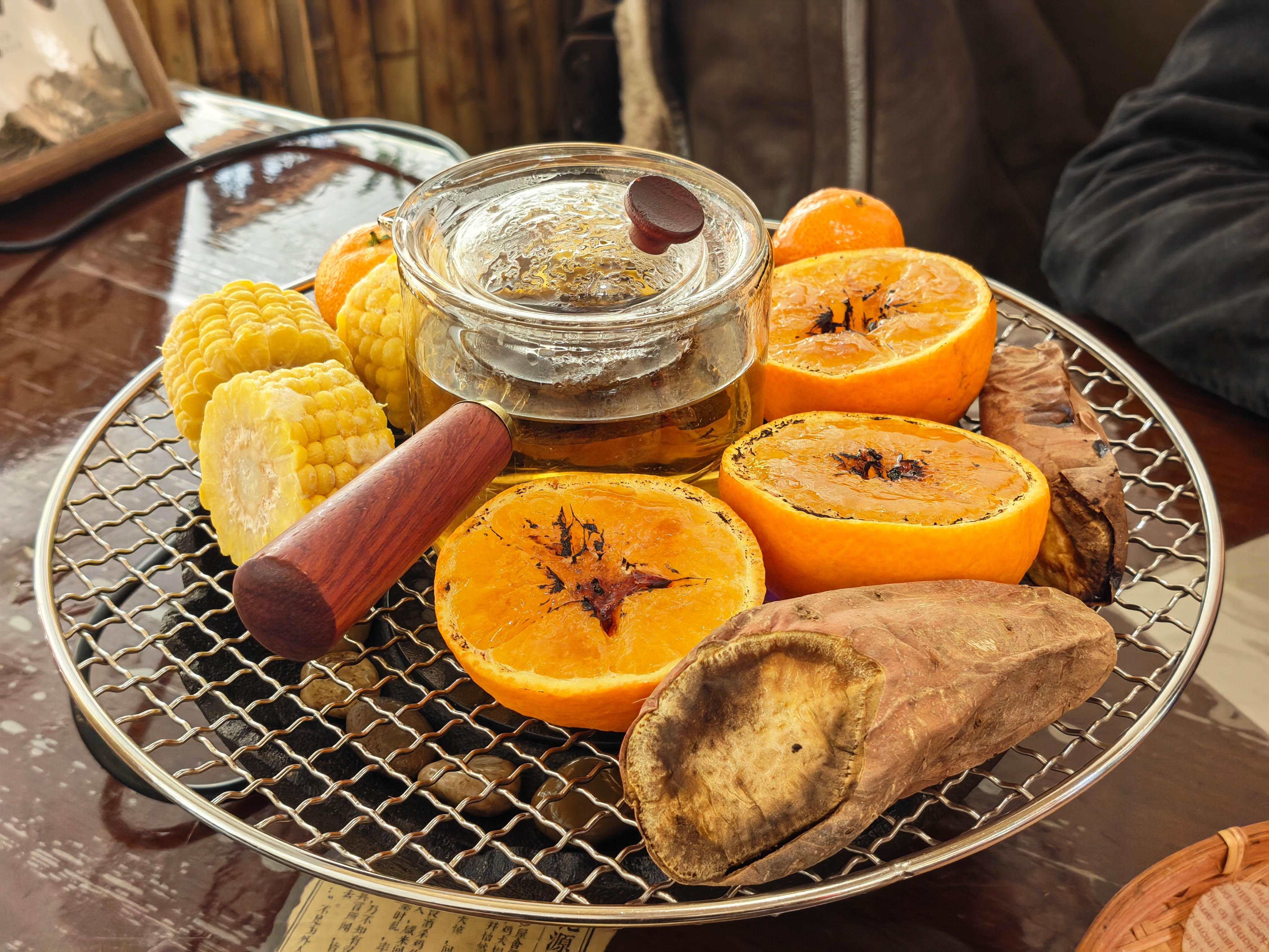 和老同学见面已经不喝酒了，开始喝茶了