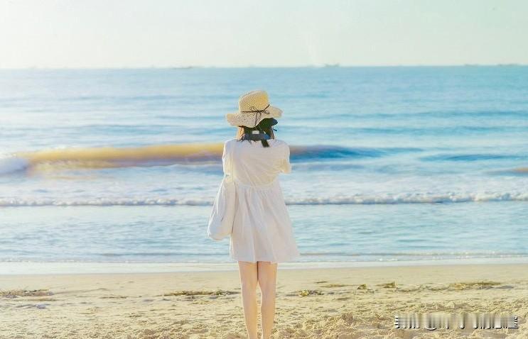 女人喜欢你，有这4个表现：1、主动制造偶遇，创造相处机会；2、眼神充满期待，