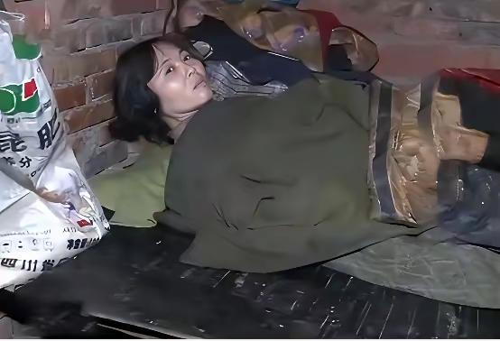 1995年，这起人贩子的恶行实在是令人发指！20岁的女大学生，本应在校园中尽