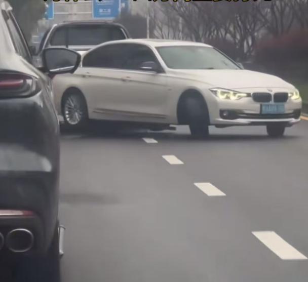 清收队为什么敢明目张胆收车？真相太现实！车贷逾期、抵押车纠纷，清收队总能精准找