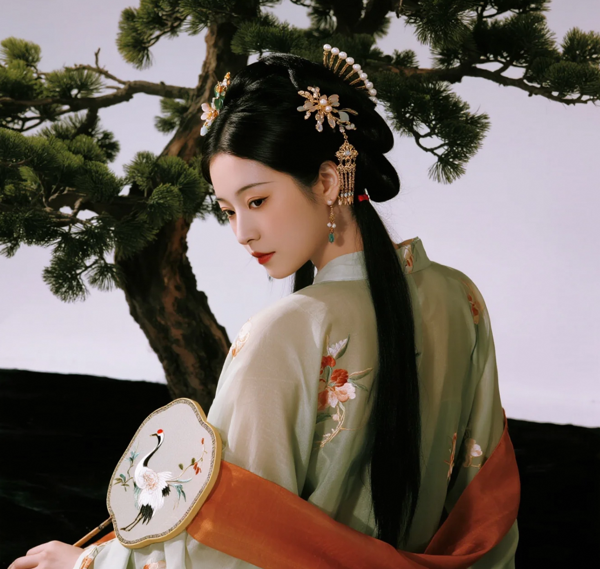 松影婆娑，罗裙轻舞：佳人隐于林间
