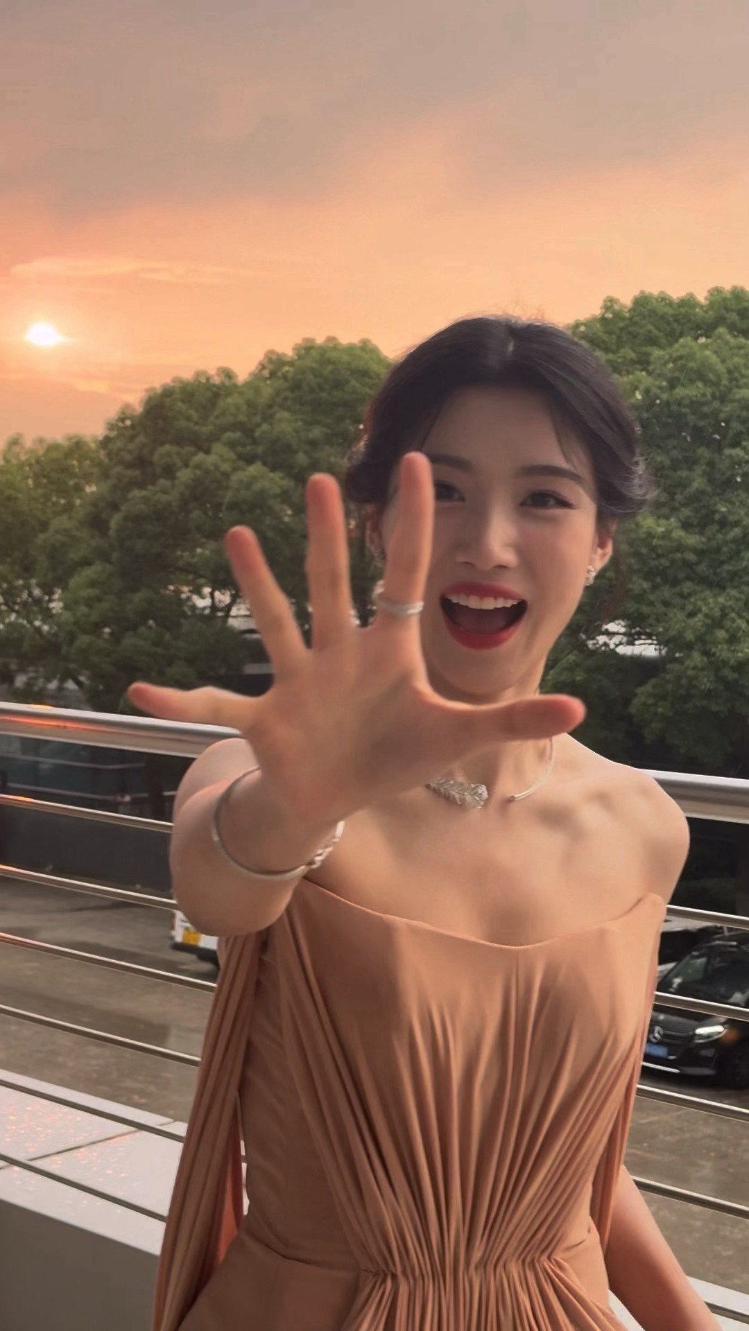 卢昱晓生图有这么权威的颜值进入内娱