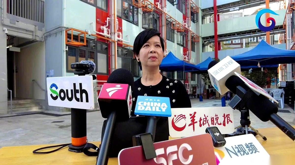 房子有1400套。中转屋上千个。说白了，管够。但每次看到这种新闻，我都不关心前