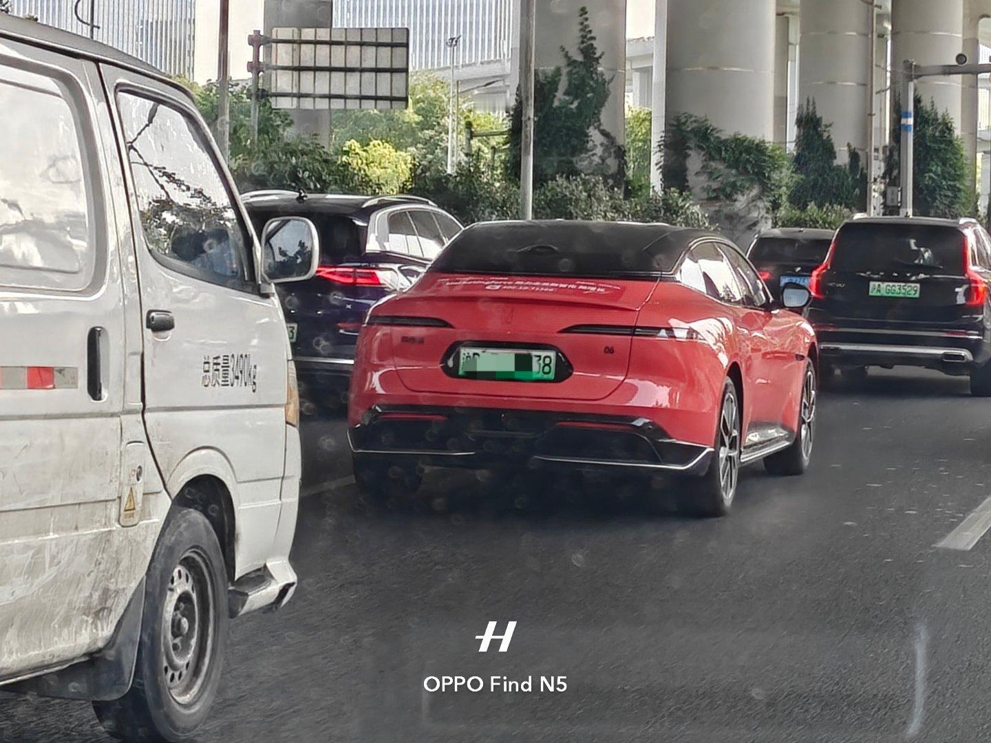 头一次路上看到阿维塔06，这屁股有点欢乐​​​