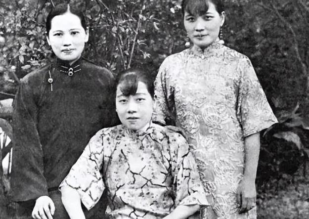 1981年，病榻上的宋庆龄情绪激动地握住沈粹缜的手，泪水夺眶而出：“我真的很想念