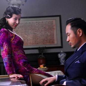 1930年，一天晚上，沈月英和表哥云雨过后。沈月英含着泪对表哥说："今夜过后，你