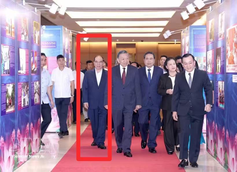 9月3日，农德孟又陪苏林去参观展览。不得不说，越南退休的四驾马车，最积极的人